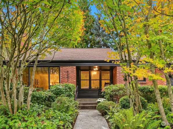 8233 43rd Avenue NE, Seattle, WA 98115