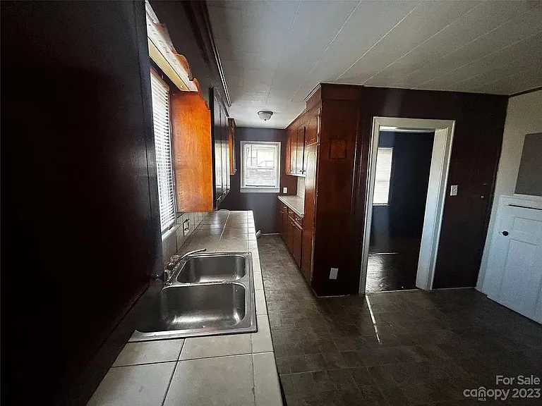 2517 Crispin Ave — Photo 9