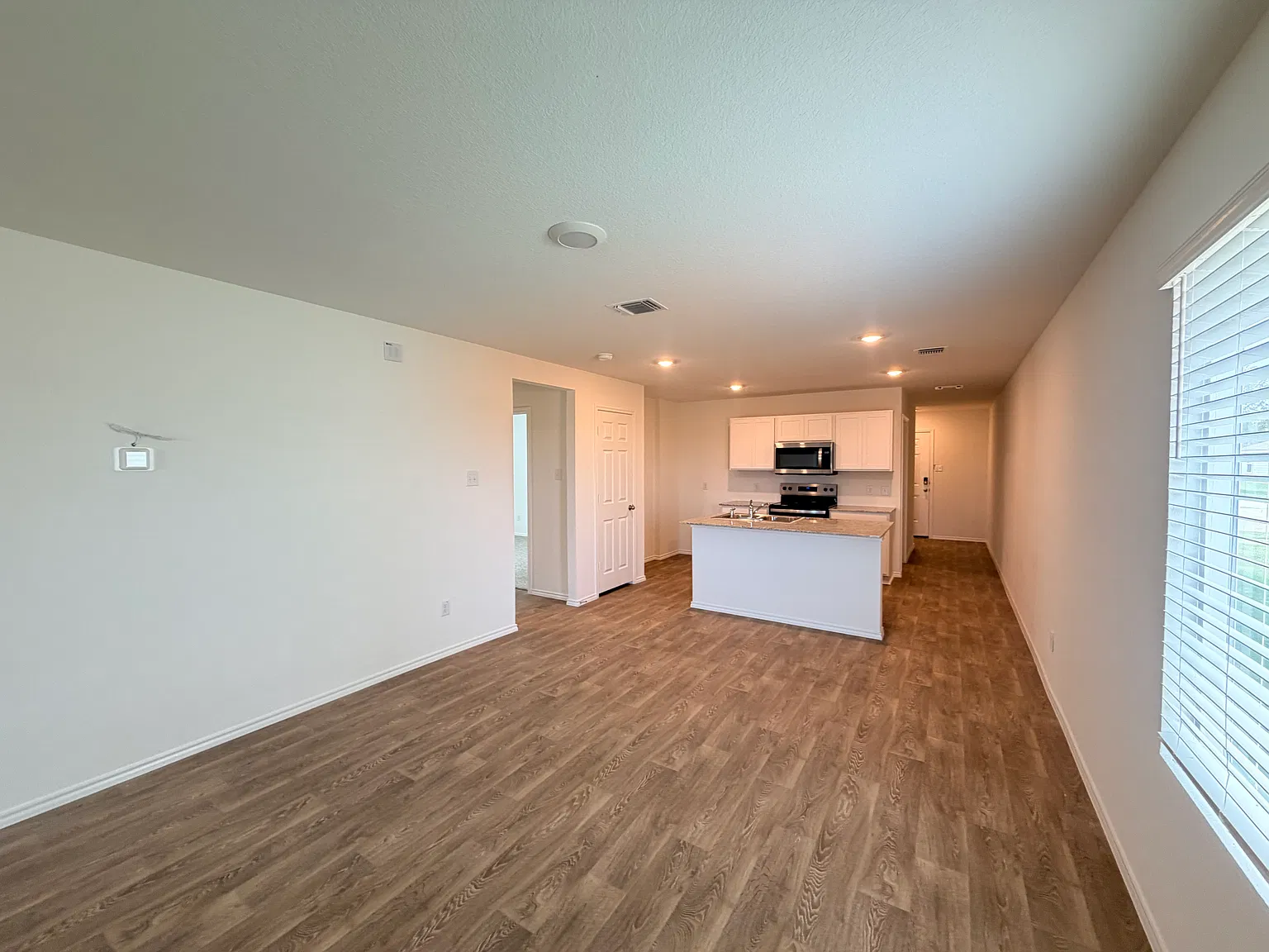 3 bed, 1434 sqft, $1,725 — Photo 4