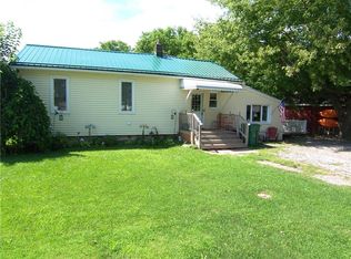 9524 Clipnock Rd, Stafford, NY 14143