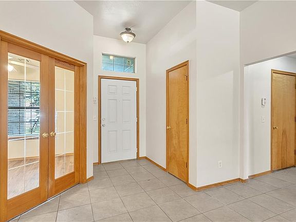 5th image of 504 N Chisholm Trail Way