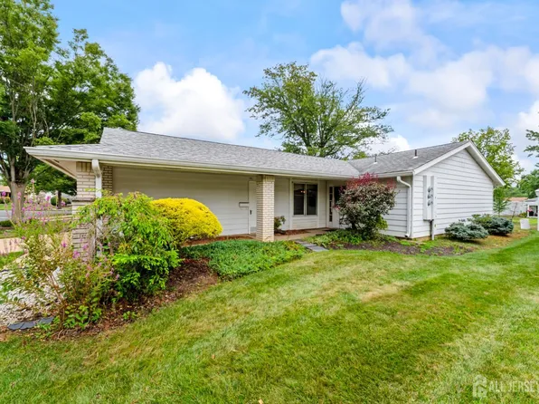 166 Laurel Plz, Monroe Township, NJ 08831