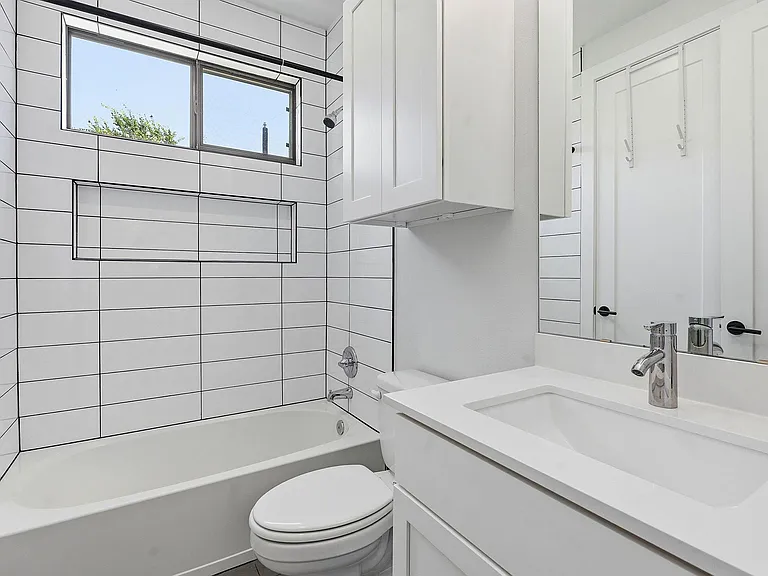 2935 Moss St #2 — Photo 15