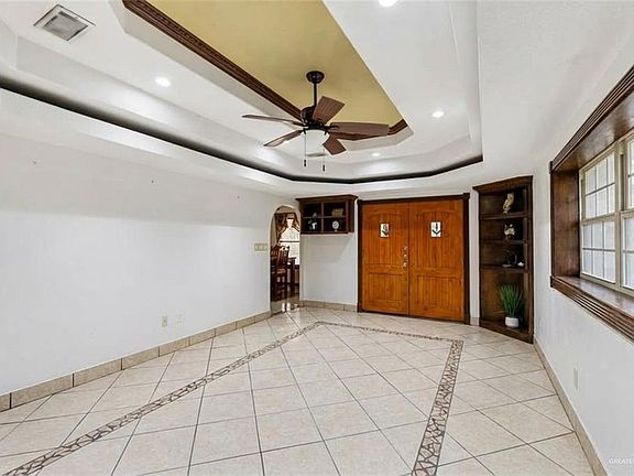 2nd image of 2306 Flores Dr