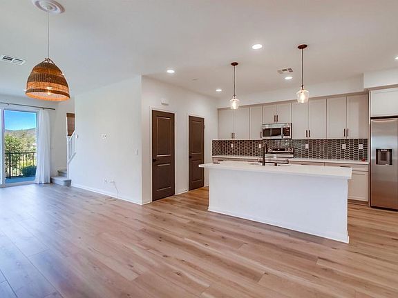 3rd image of 10541 Graphite St