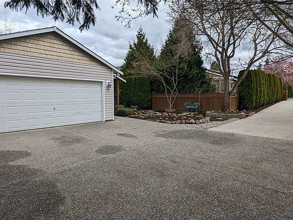 4th image of 4914 61st Drive NE
