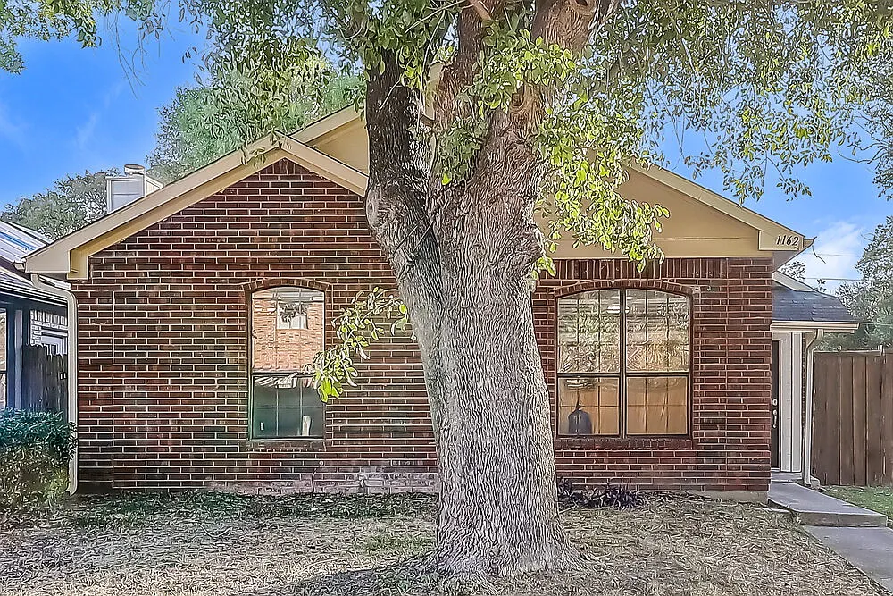 3 bed, 2.0 bath, 1258 sqft, $1,970 — Photo 1