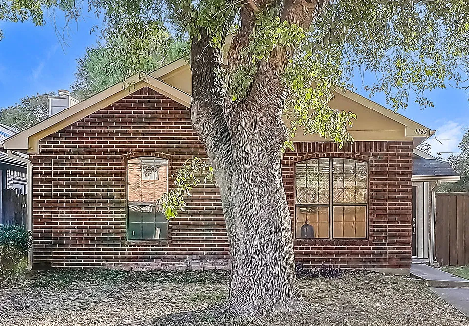 1162 Hemlock Dr