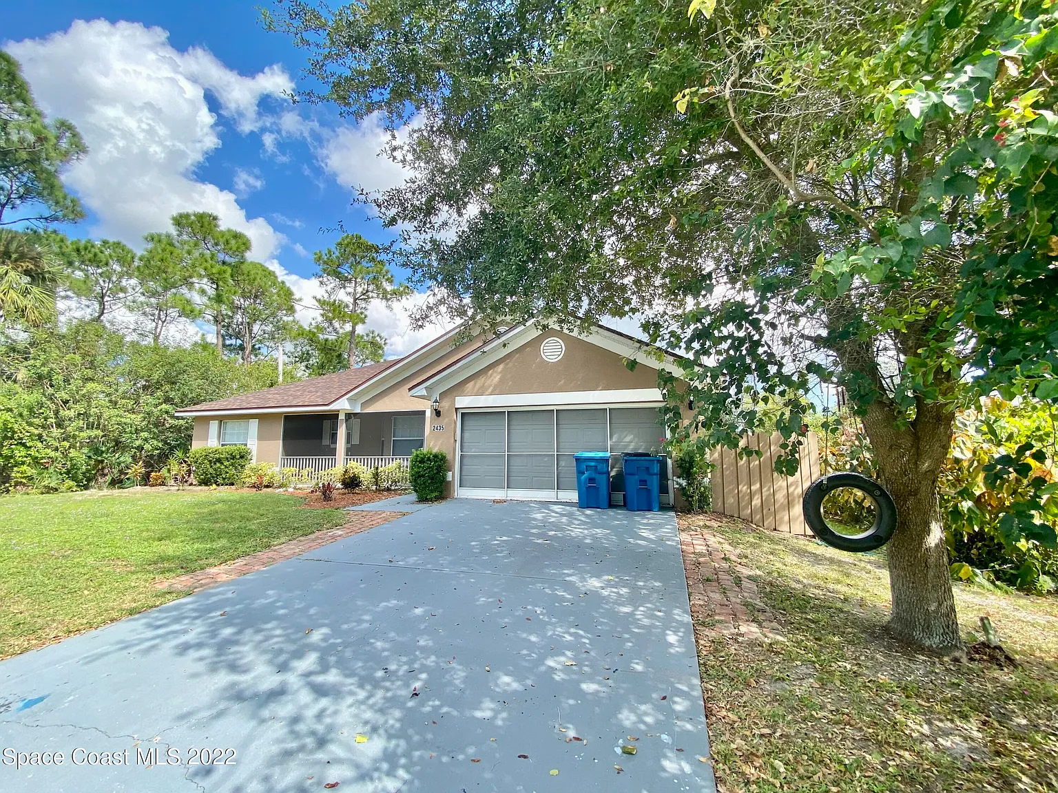 3 bed, 2.0 bath, 1556 sqft, $2,100 — Photo 2