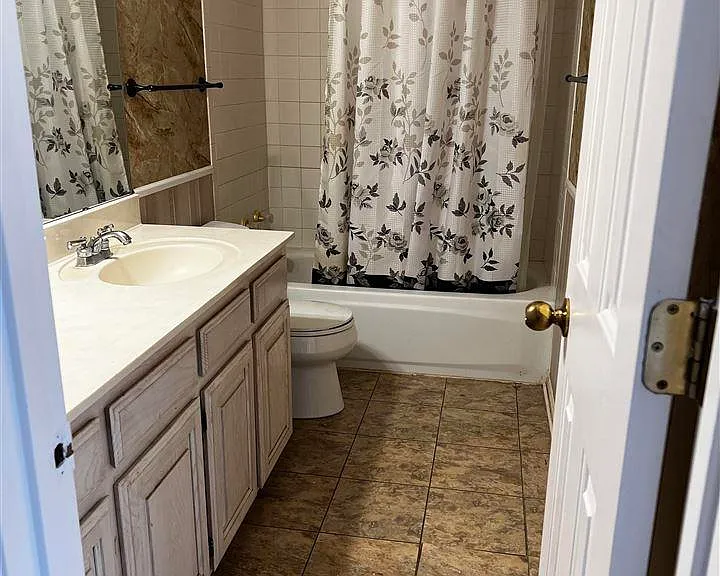 902 Sugarbush Ln — Photo 9