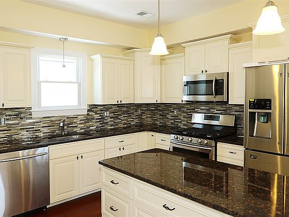 5th image of 12401 Beach Ave