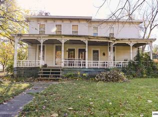 327 Tremont St, Lincoln, IL 62656