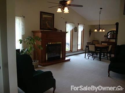 Formal living and diningroom area
						:
						Beautiful and elegant!