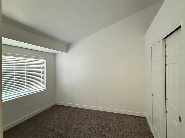 79 Golden Gate Cir — Photo 4