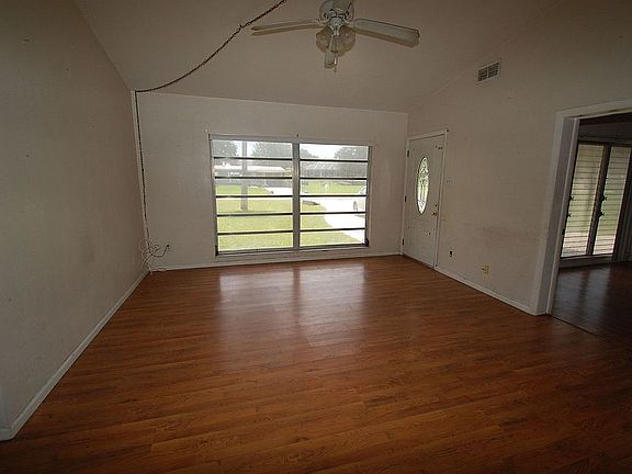 3rd image of 3121 Wisteria Pl