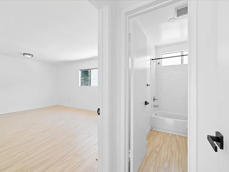 3761 Jasmine Ave #19 — Photo 8