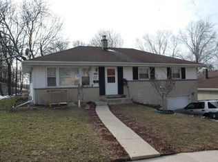 1228 Hickory Dr, Waukesha, WI 53186