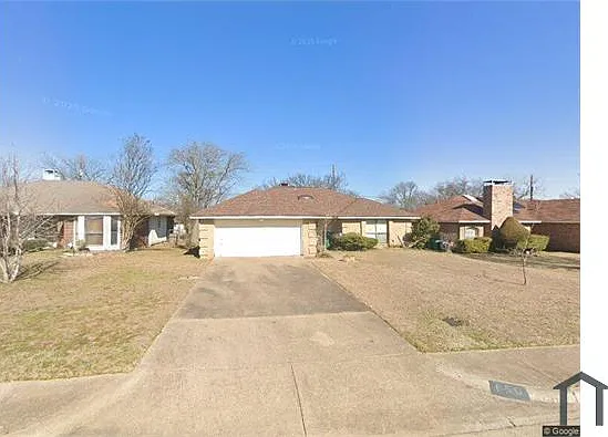 650 Hillside Dr — Photo 1