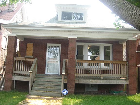 2nd image of 5757 S Artesian Ave