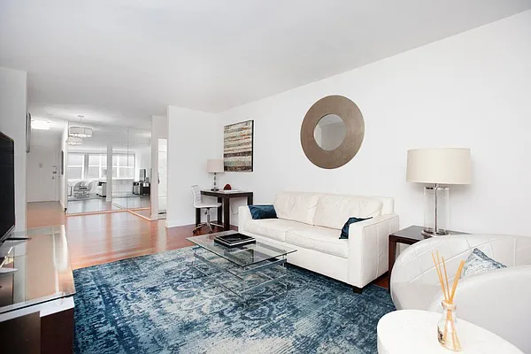 Rented by Global Realty Opportunities | media 25