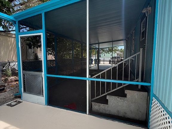 5th image of 318 Boca Chica Rd