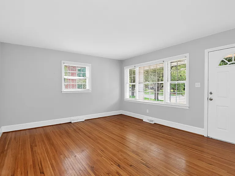 2309 Lanier Ave — Photo 2