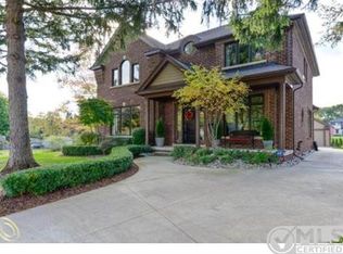 214 S Castell Ave, Rochester, MI 48307