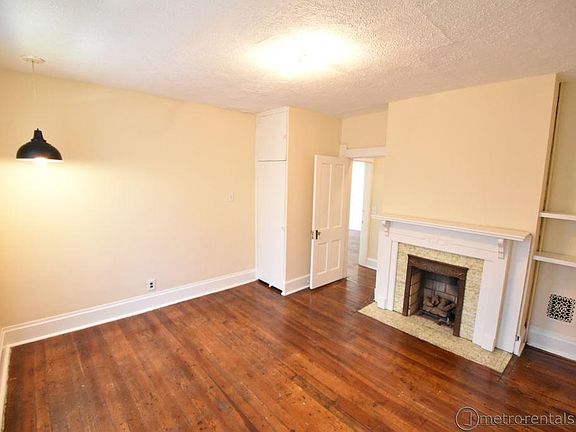 4th image of 371 E Oakland Ave