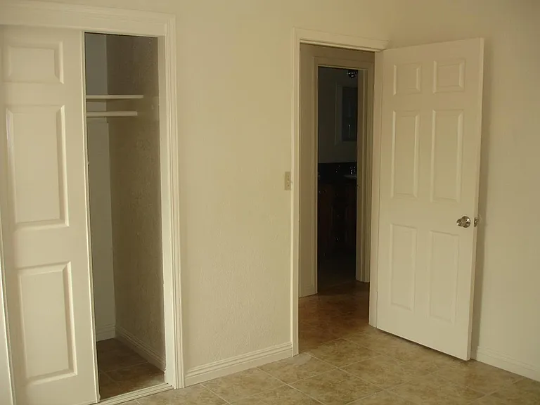 5857 Lynn St — Photo 10