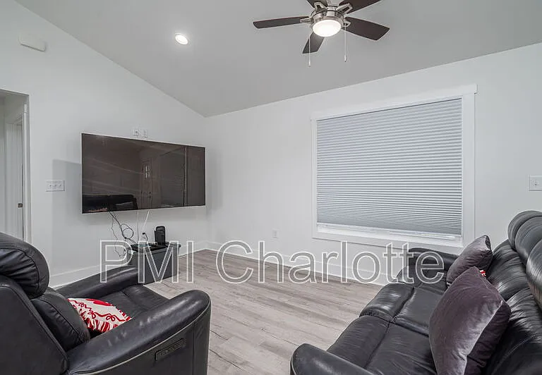 2128 Chatfield Rd — Photo 7
