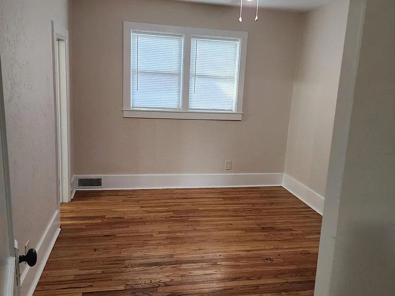 620 W 9th St #C — Photo 13