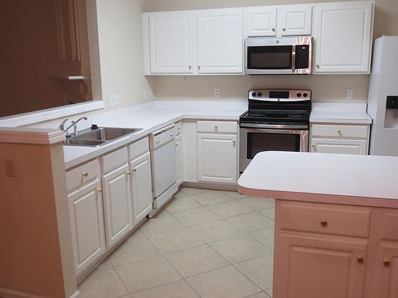 5th image of 3918 Elizabeth Glen Way