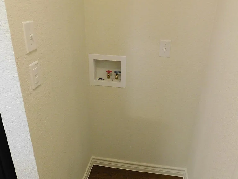 1519 Justin Loop #A — Photo 8