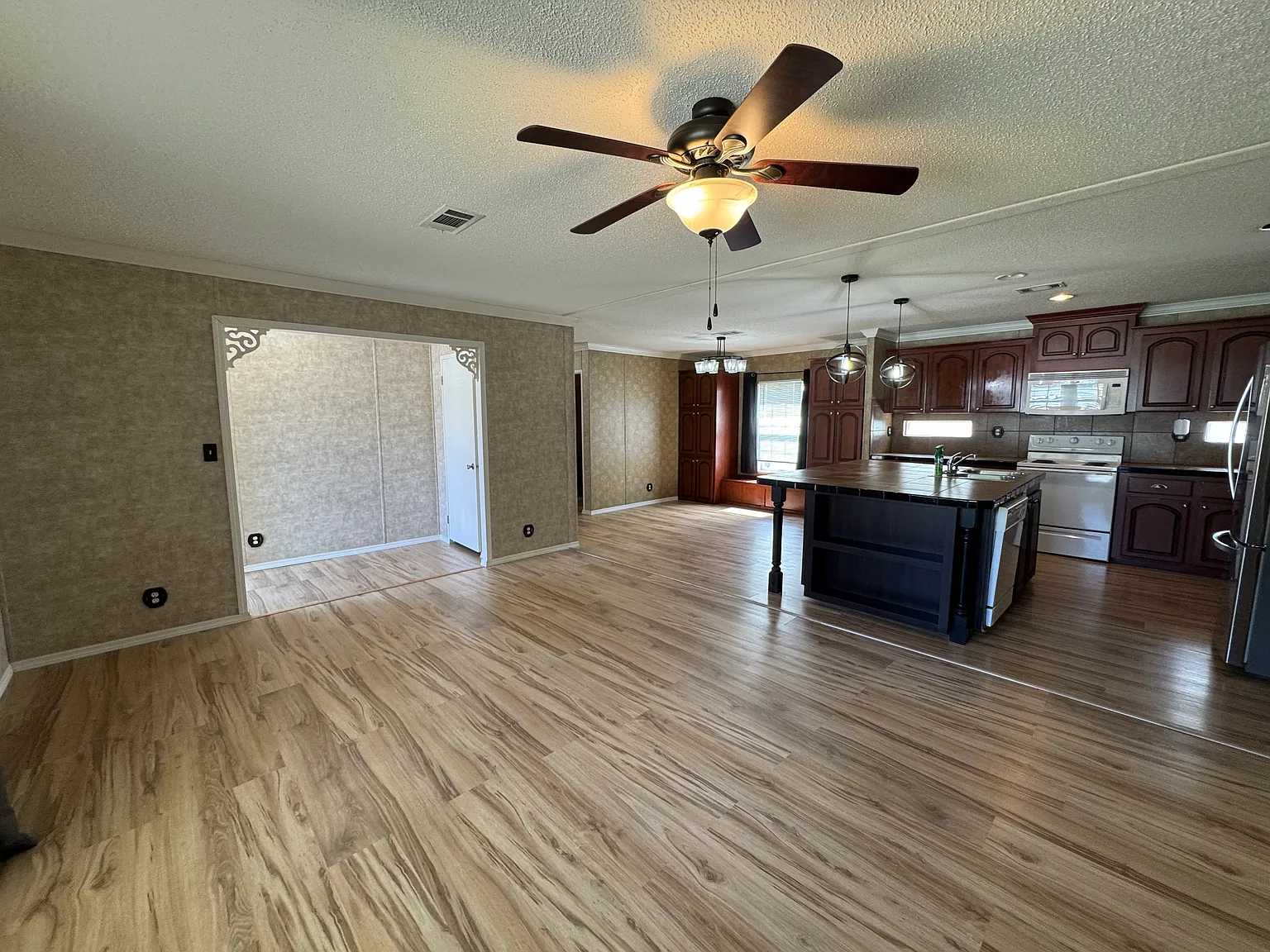 3 bed, 1500 sqft, $1,500 — Photo 3