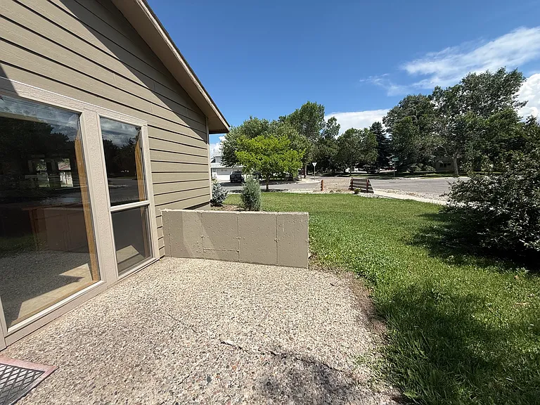 5 N Yellowstone Ave — Photo 28