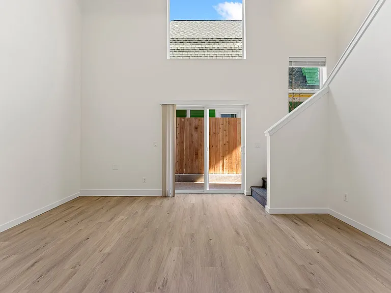 1820 NE Davis St #203 — Photo 15