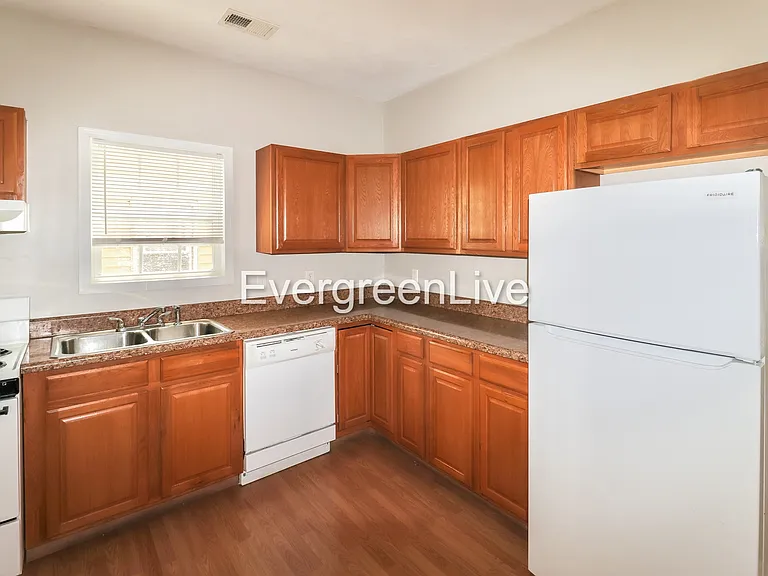 3018 Dunkirk Ave — Photo 5