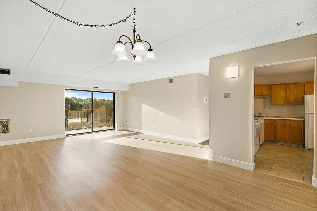 2 bed, 1095 sqft, $2,800 — Photo 1