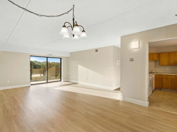 159 Main St APT 52C, Stoneham, MA 02180