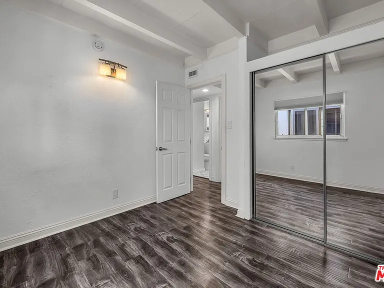 130 E Montreal St — Photo 14