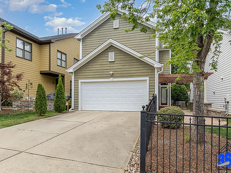 1048 Gold Rock Ln — Photo 25