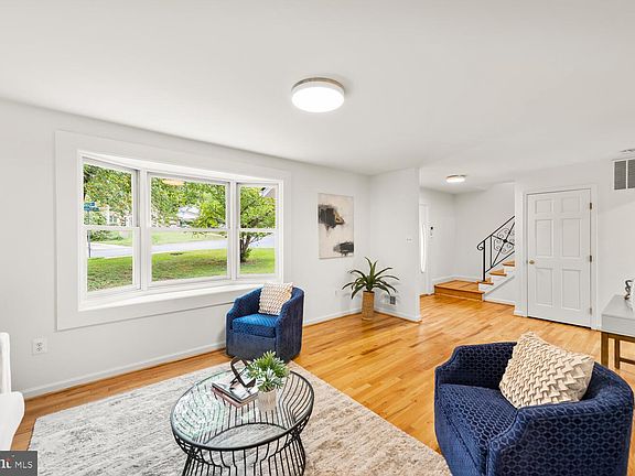 4th image of 10027 Whitefield St