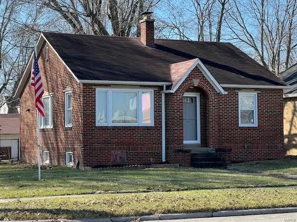 1420 6th St, Highland, IL 62249