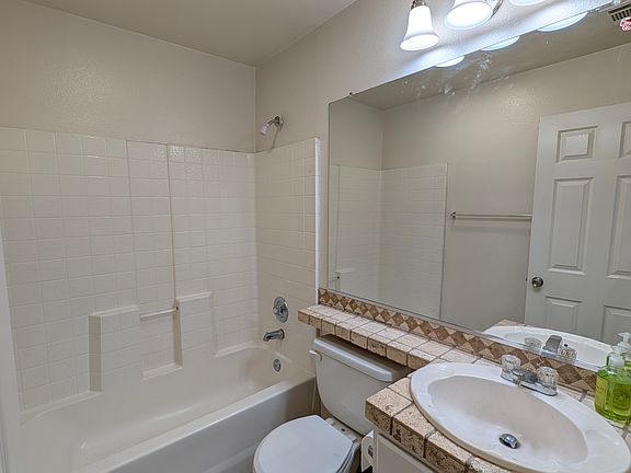 5th image of 13053 Shubert St