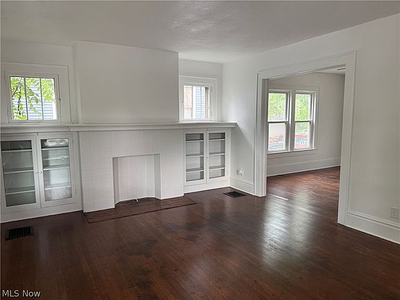 4th image of 954 Pershing Rd