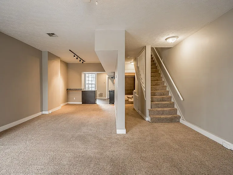 Neil House — Photo 11