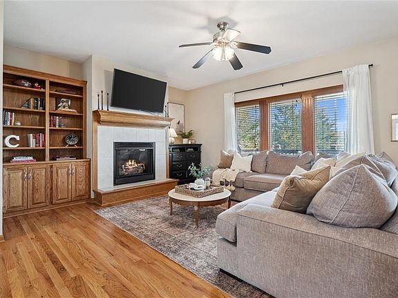 5th image of 1301 NE Horizon Dr