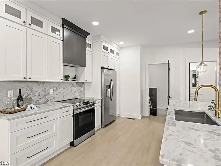 1422 W 77th St — Photo 10