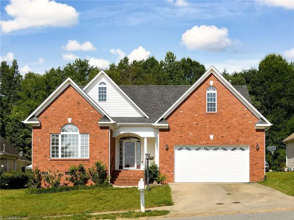 2566 Brook Stone Dr, Clemmons, NC 27012