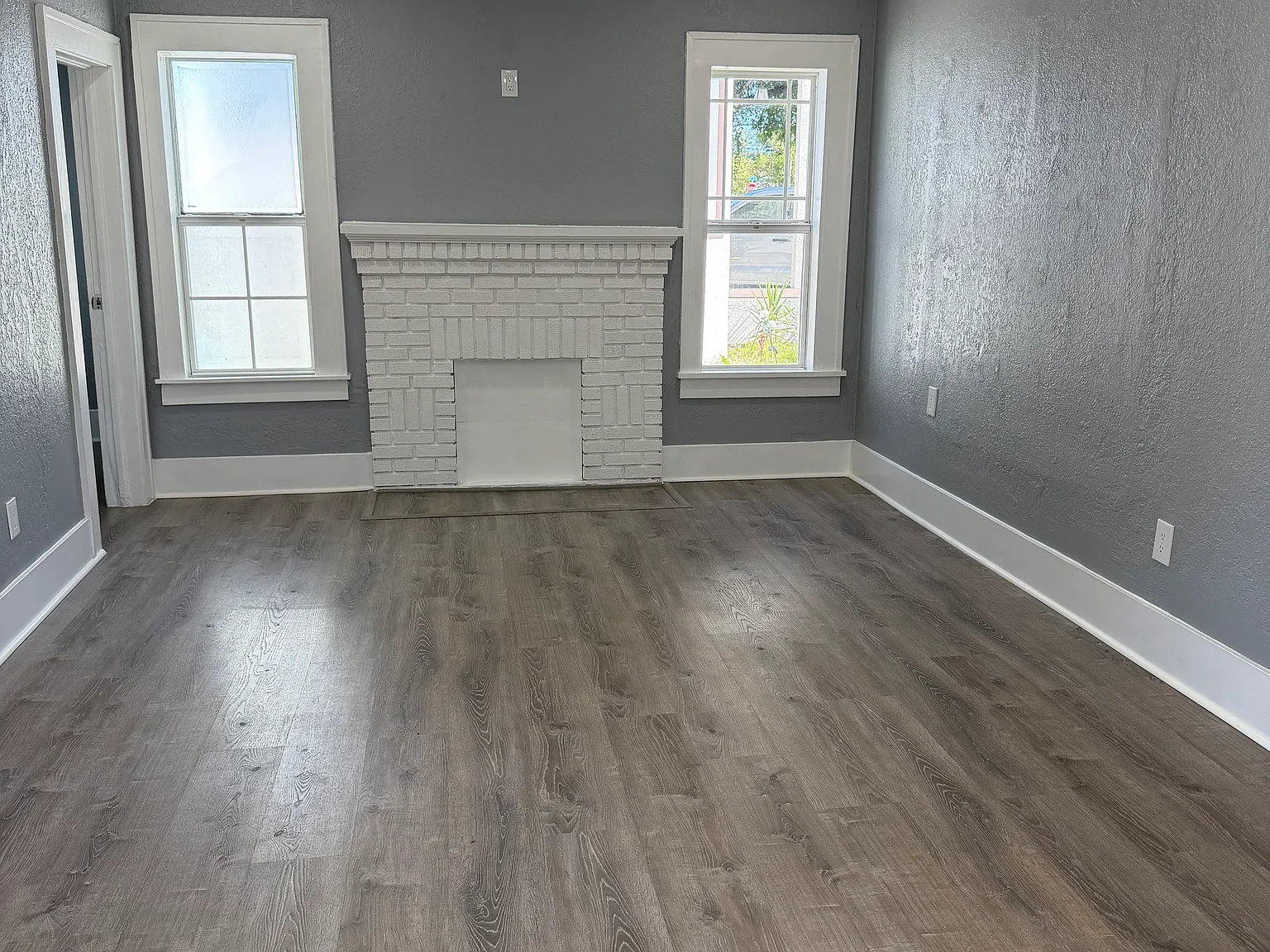 3 bed, 837 sqft, $2,000 — Photo 2